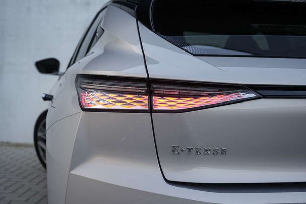 DS Automobiles 4 DS E-Tense 225 de 165 kW image number 20