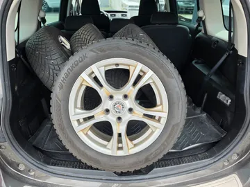 Car image 30