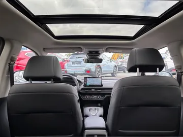 Car image 28