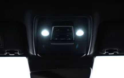 Car image 30