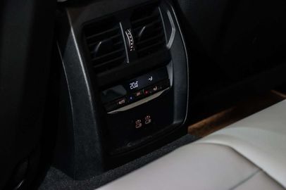 Car image 36