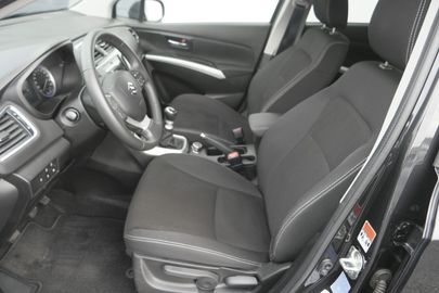 Car image 7