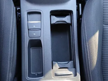 Car image 29