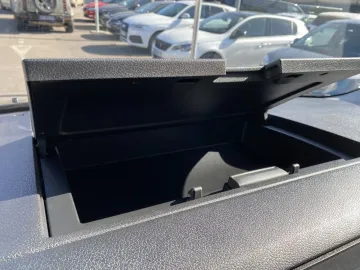 Car image 49