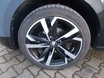 Car image 27
