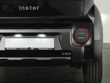 Car image 32
