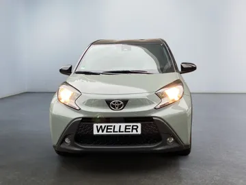 Car image 3