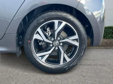 Car image 27