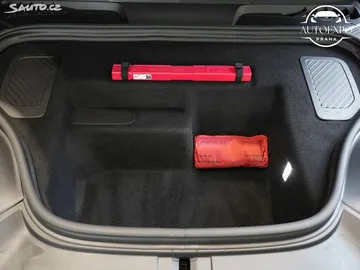 Car image 32
