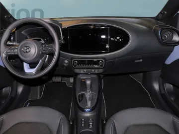 Car image 3