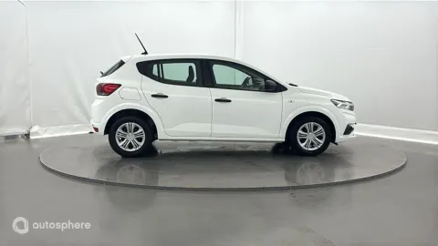 Car image 4
