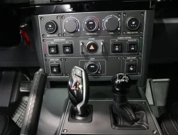Car image 40