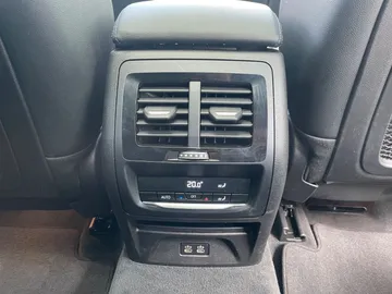 Car image 34