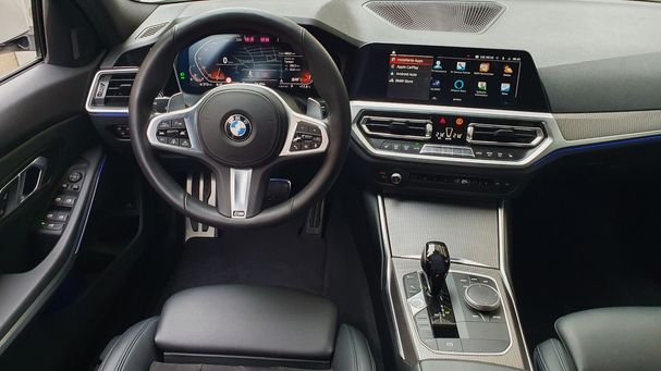 BMW 320i Touring 135 kW image number 8