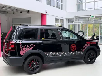 Car image 4