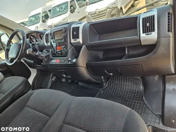 Car image 33