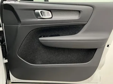 Car image 42