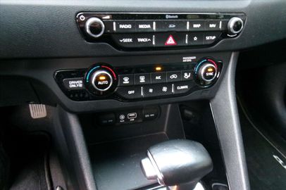 Car image 37