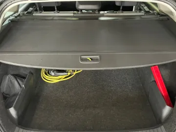 Car image 34