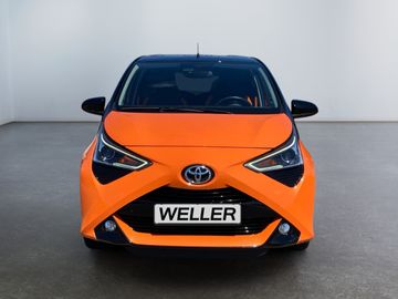Car image 3