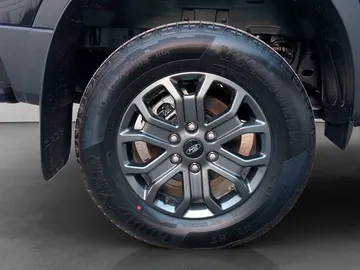 Car image 28