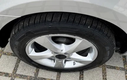 Car image 25