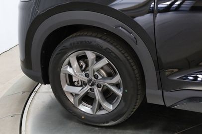 Car image 26