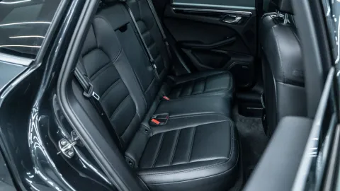Car image 29