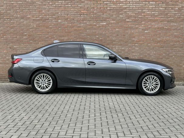 BMW 320i 135 kW image number 9