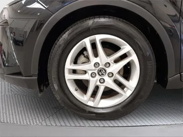 Car image 16