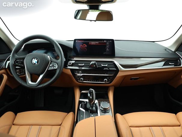 BMW 530i Touring xDrive 185 kW image number 10