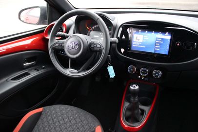 Car image 13