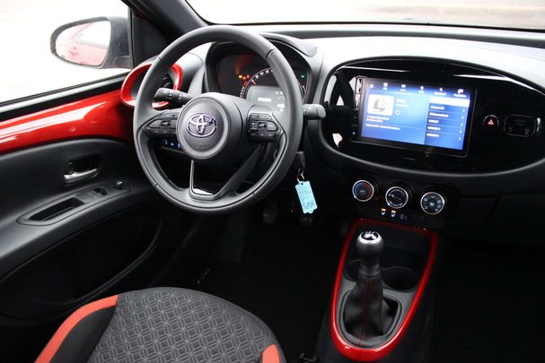 Toyota Aygo X 1.0 53 kW image number 13