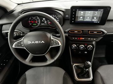 Car image 14