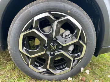 Car image 29