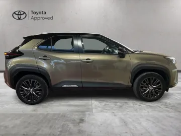 Car image 2