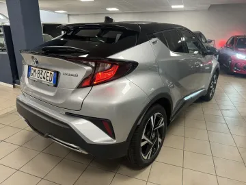 Car image 4