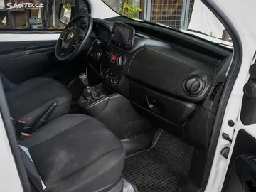 Car image 30