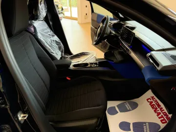 Car image 35