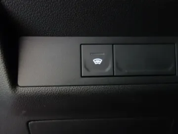 Car image 46