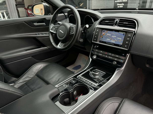 Jaguar XE 132 kW image number 11