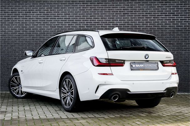 BMW 330 e Touring M Sport 218 kW image number 10