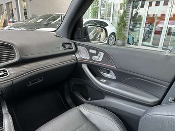 Car image 38