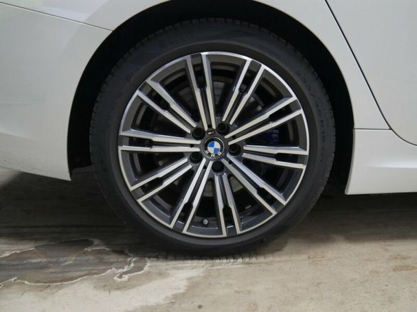 BMW 330 Touring e M Sport xDrive 215 kW image number 6