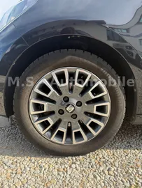 Car image 29