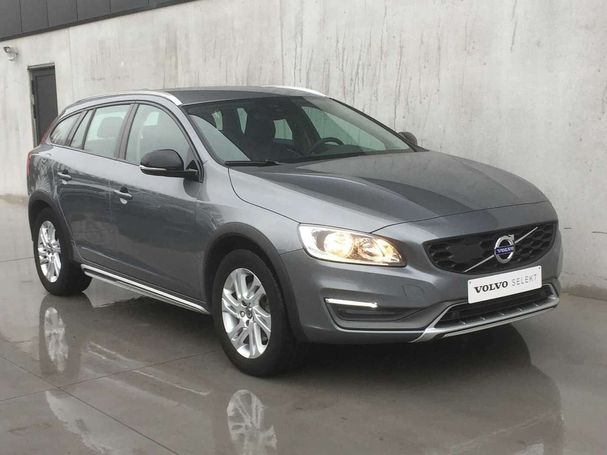 Volvo V60 Cross Country D4 Momentum AWD 140 kW image number 3