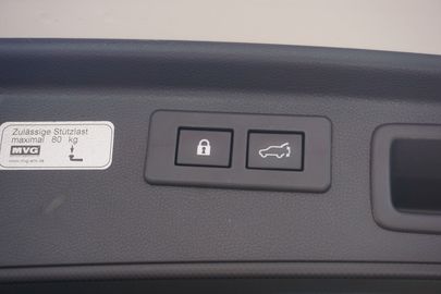 Car image 40