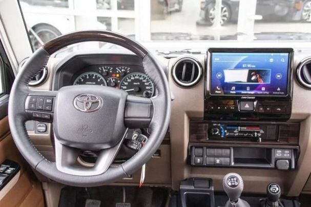 Toyota Land Cruiser 4.0 200 kW image number 7