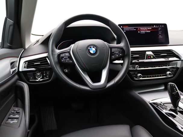 BMW 520i Touring 135 kW image number 24