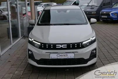 Car image 18